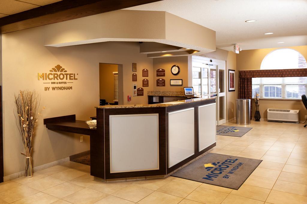 Microtel Inn & Suites By Wyndham St Clairsville - Wheeling St. Clairsville Exterior foto